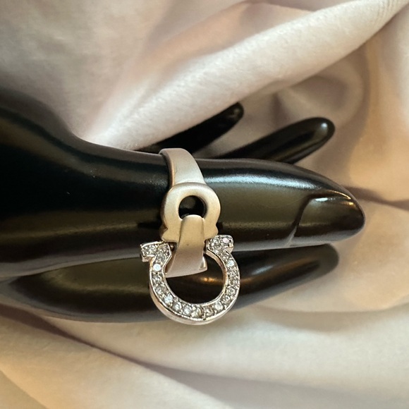 Horseshoe Style Ring with cz’s. - Picture 3 of 4